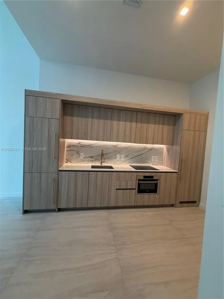 77 SE 5th Street Miami FL 33131