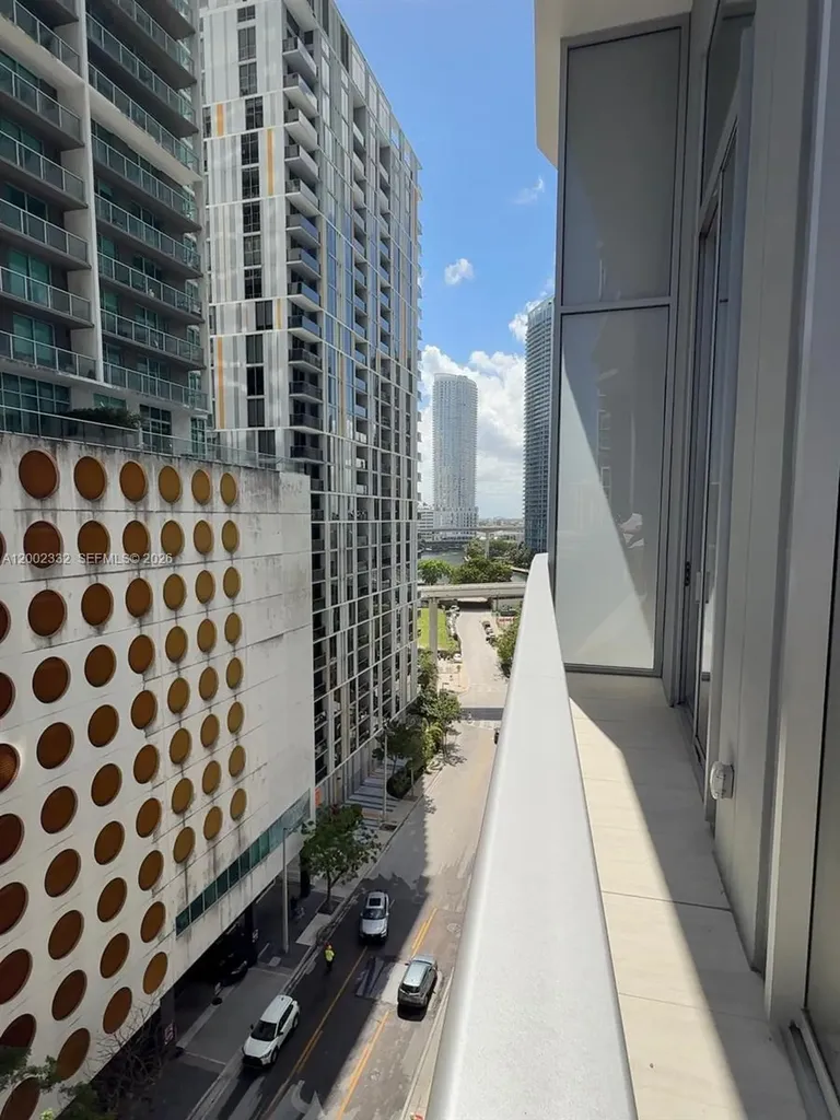 77 SE 5th Street Miami FL 33131