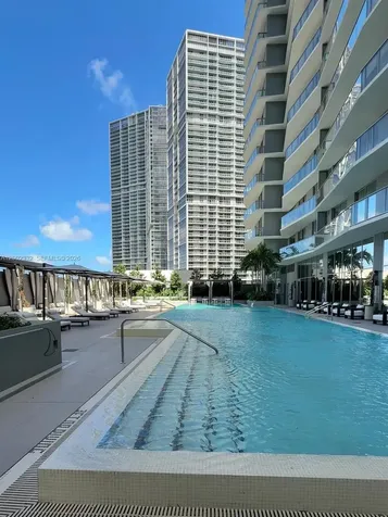 77 SE 5th Street Miami FL 33131