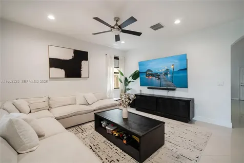 10045 NW 86th Terrace Doral FL 33178