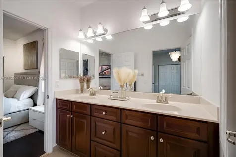 10045 NW 86th Terrace Doral FL 33178