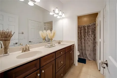 10045 NW 86th Terrace Doral FL 33178