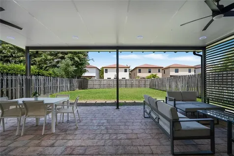10045 NW 86th Terrace Doral FL 33178