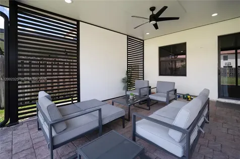 10045 NW 86th Terrace Doral FL 33178