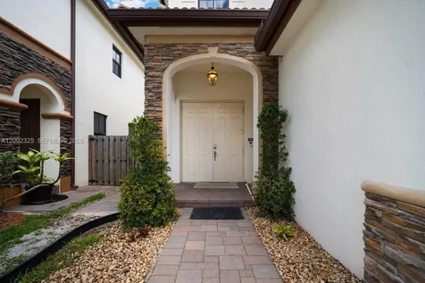 10045 NW 86th Terrace Doral FL 33178
