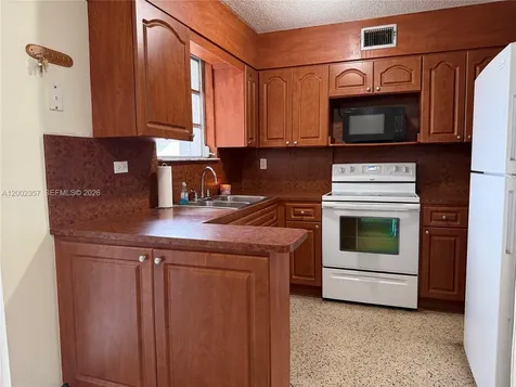 251 SW 69th Avenue Miami FL 33144