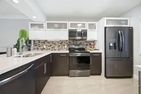 390 Lakeview Drive Weston FL 33326