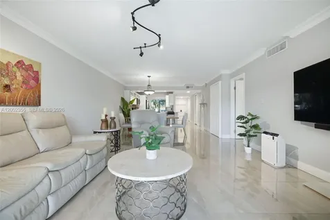 390 Lakeview Drive Weston FL 33326