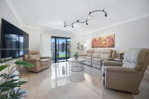 390 Lakeview Drive Weston FL 33326