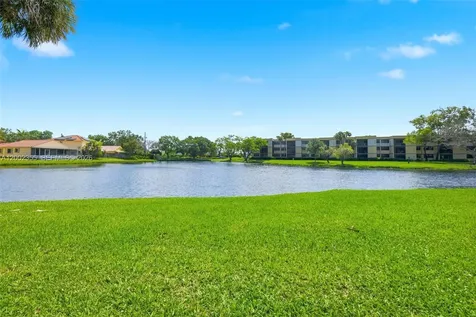 390 Lakeview Drive Weston FL 33326