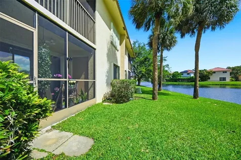 390 Lakeview Drive Weston FL 33326