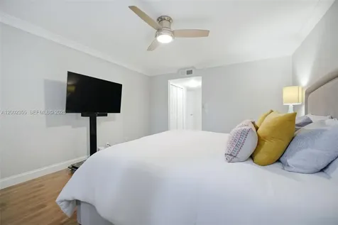 390 Lakeview Drive Weston FL 33326