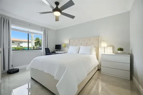 390 Lakeview Drive Weston FL 33326