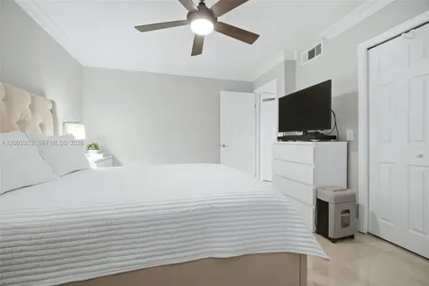 390 Lakeview Drive Weston FL 33326