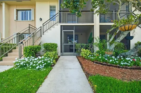 390 Lakeview Drive Weston FL 33326