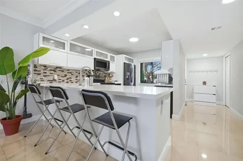 390 Lakeview Drive Weston FL 33326