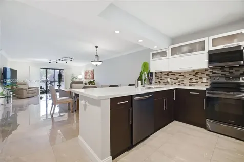 390 Lakeview Drive Weston FL 33326