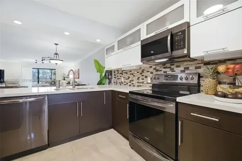 390 Lakeview Drive Weston FL 33326