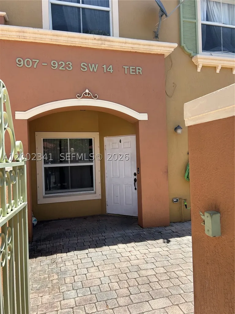 915 SW 143rd Terrace Pembroke Pines FL 33027
