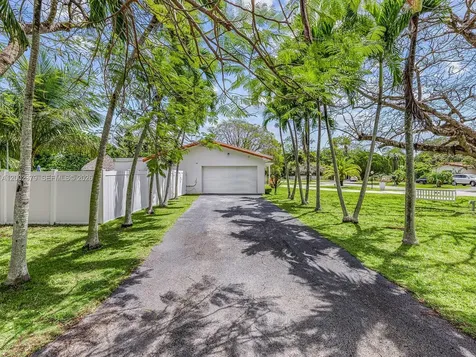 7495 SW 73rd Terrace Miami FL 33143