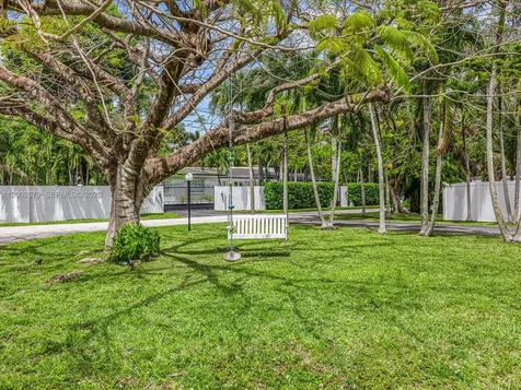 7495 SW 73rd Terrace Miami FL 33143