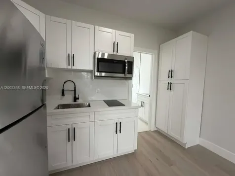 2425 SW 6th Street Miami FL 33135