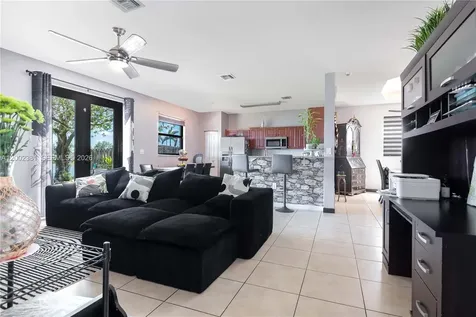 685 SE 37th Place Homestead FL 33033