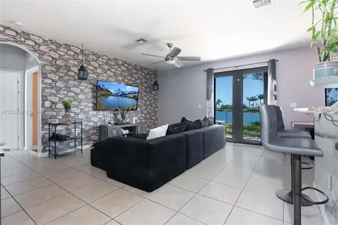 685 SE 37th Place Homestead FL 33033