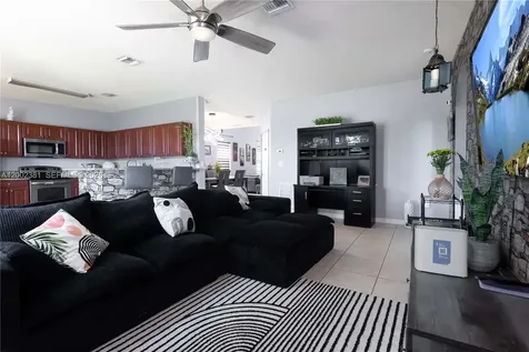 685 SE 37th Place Homestead FL 33033
