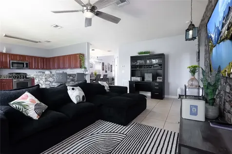 685 SE 37th Place Homestead FL 33033