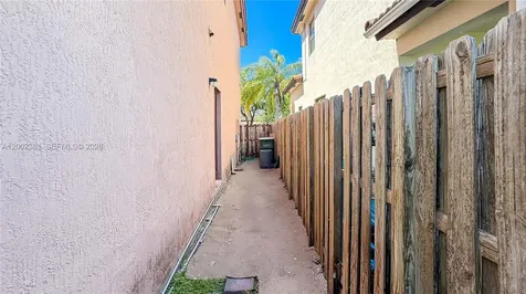 685 SE 37th Place Homestead FL 33033