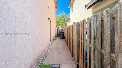 685 SE 37th Place Homestead FL 33033