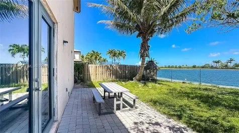 685 SE 37th Place Homestead FL 33033