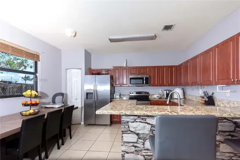 685 SE 37th Place Homestead FL 33033