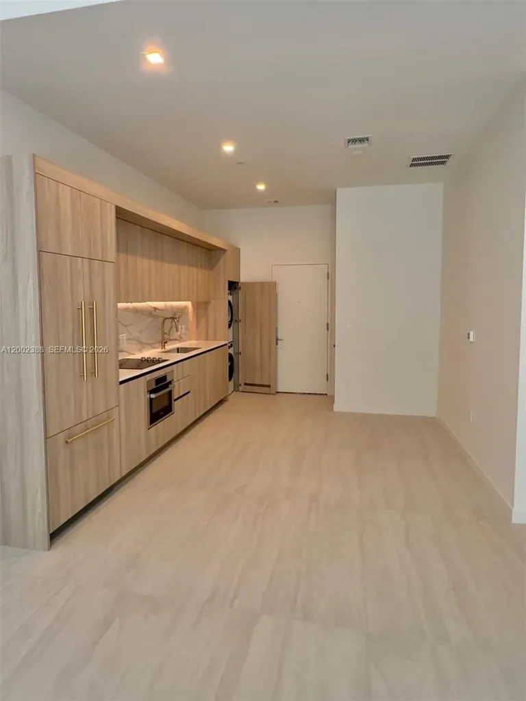 77 SE 5th Street Miami FL 33131