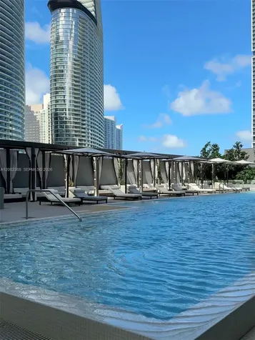 77 SE 5th Street Miami FL 33131