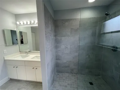 9929 NW 29th Terrace Doral FL 33172