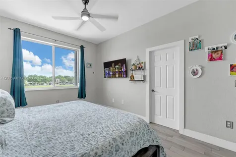 945 SW 154th Court Miami FL 33194