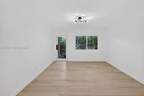 428 Collins Avenue Miami Beach FL 33139