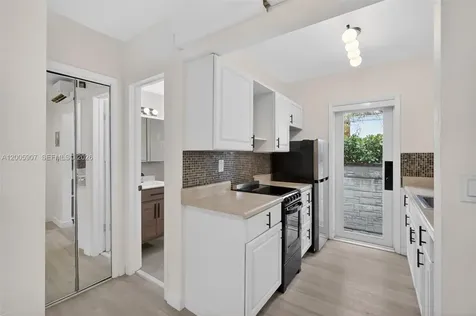428 Collins Avenue Miami Beach FL 33139