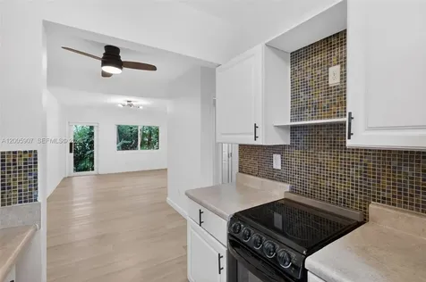 428 Collins Avenue Miami Beach FL 33139