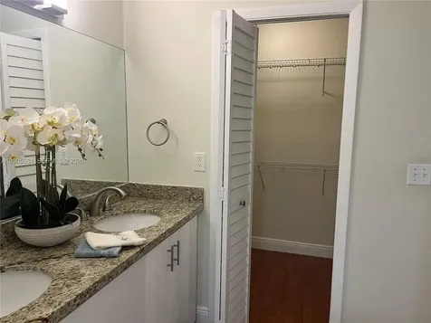201 Lakeview Drive Weston FL 33326