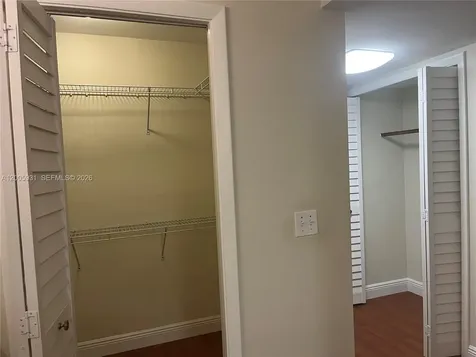 201 Lakeview Drive Weston FL 33326