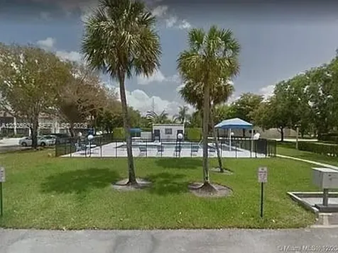 201 Lakeview Drive Weston FL 33326