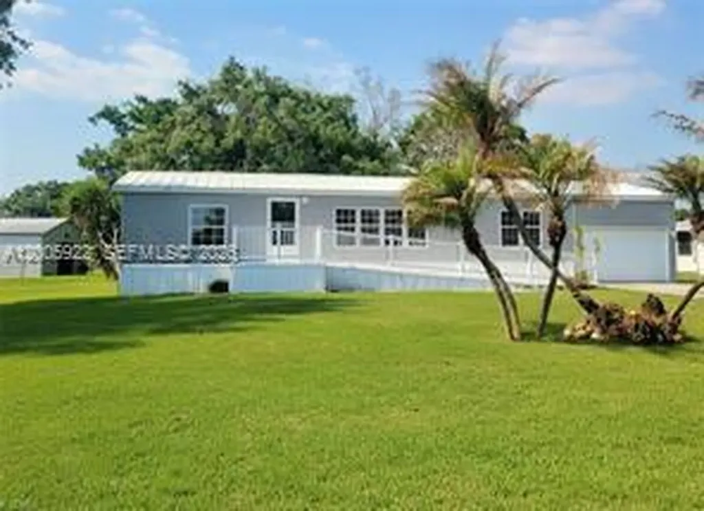 1047 Mayford Lake Road Moore Haven FL 33471