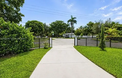 795 NE 146th Street North Miami FL 33161
