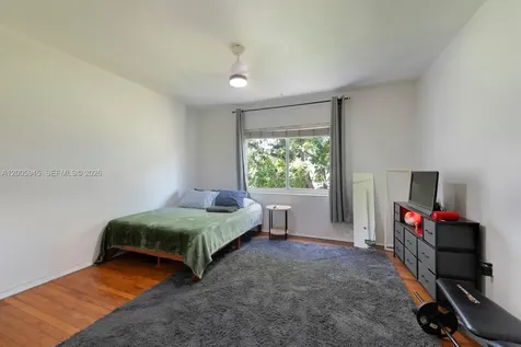 6941 Bay Drive Miami Beach FL 33141