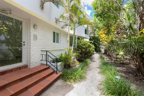 6941 Bay Drive Miami Beach FL 33141
