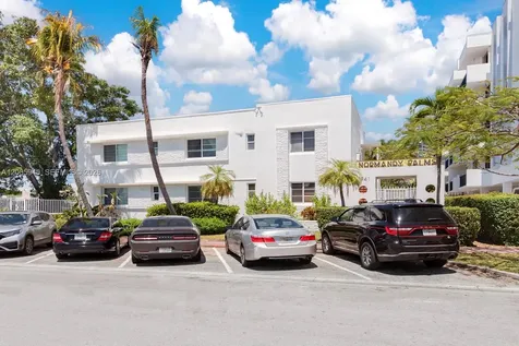 6941 Bay Drive Miami Beach FL 33141