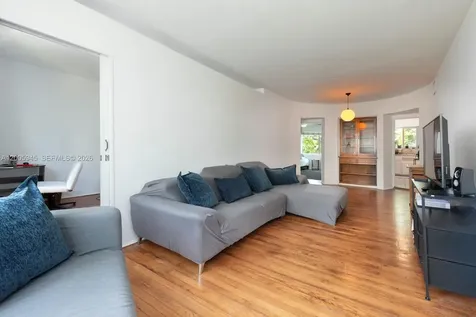 6941 Bay Drive Miami Beach FL 33141